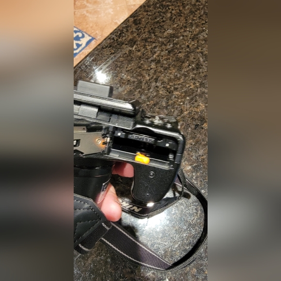 Nikon COOLPIX P100 10.3MP Digital Camera - Black With Charger & Carrying Case - Picture 11 of 13